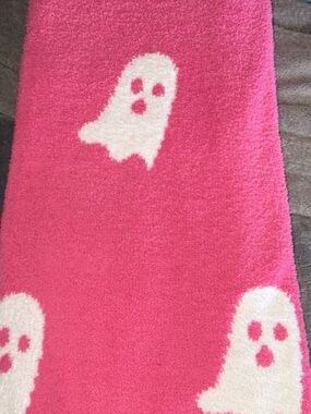 Pink Ghost throw blanket 50x70